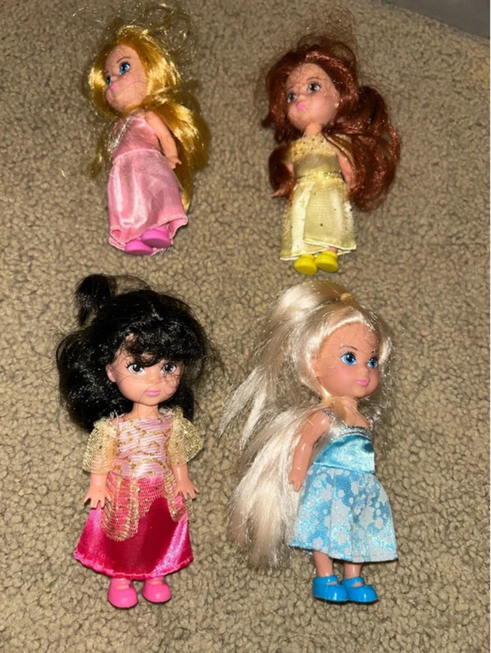 Set of 4 mini dolls